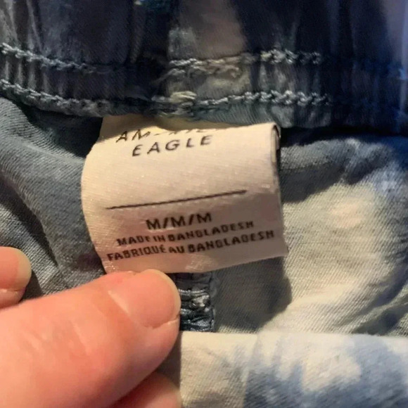 American Eagle Men’s Everyday Shorts Size Medium With Pocketss and With A Tie - Picture 9 of 12